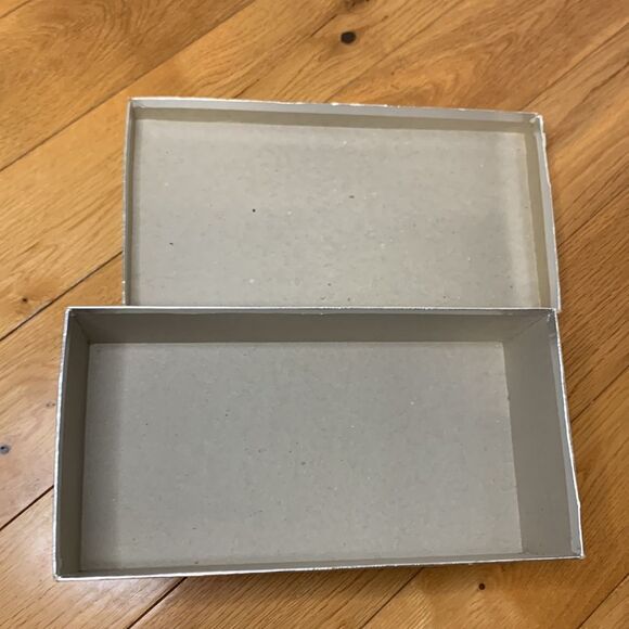 Authentic Bergdorf Goodman Logo EMPTY silver cardboard Gift box - Picture 11 of 12